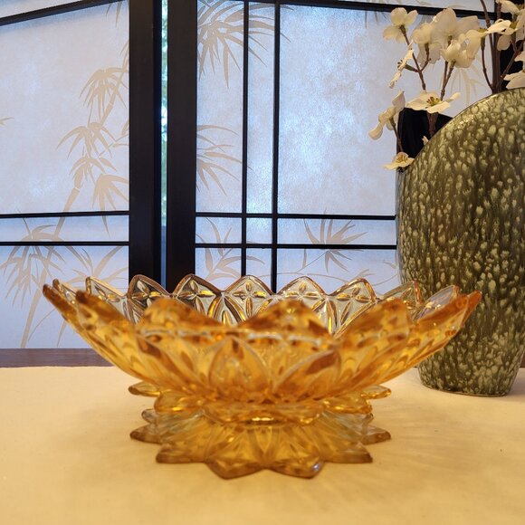 Federal Glass Amber Petal Starburst 10 inch Serving Dish w/ Screwed Foot Plated - Picture 2 of 5
